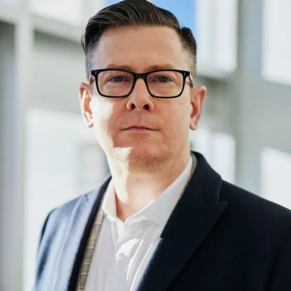linkedin-sales-solutions-pAtA8xe_iVM-unsplash